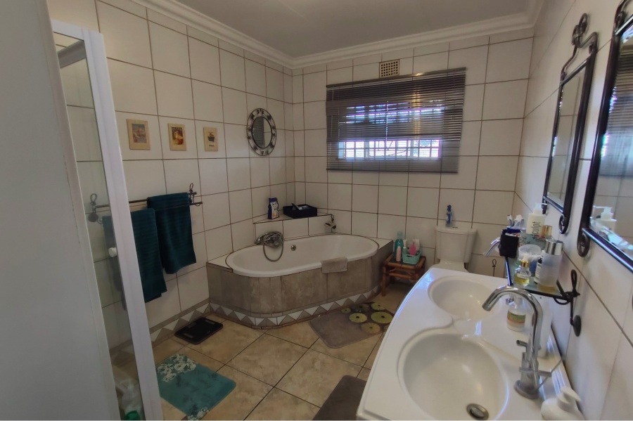 8 Bedroom Property for Sale in Broederstroom North West